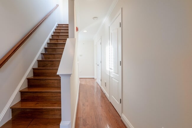 Building Photo - 132 N Duncan St