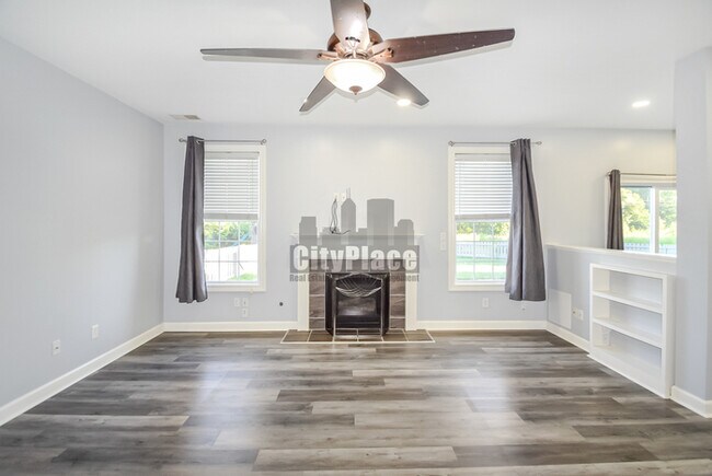 Building Photo - 4440 Valley Trace Dr