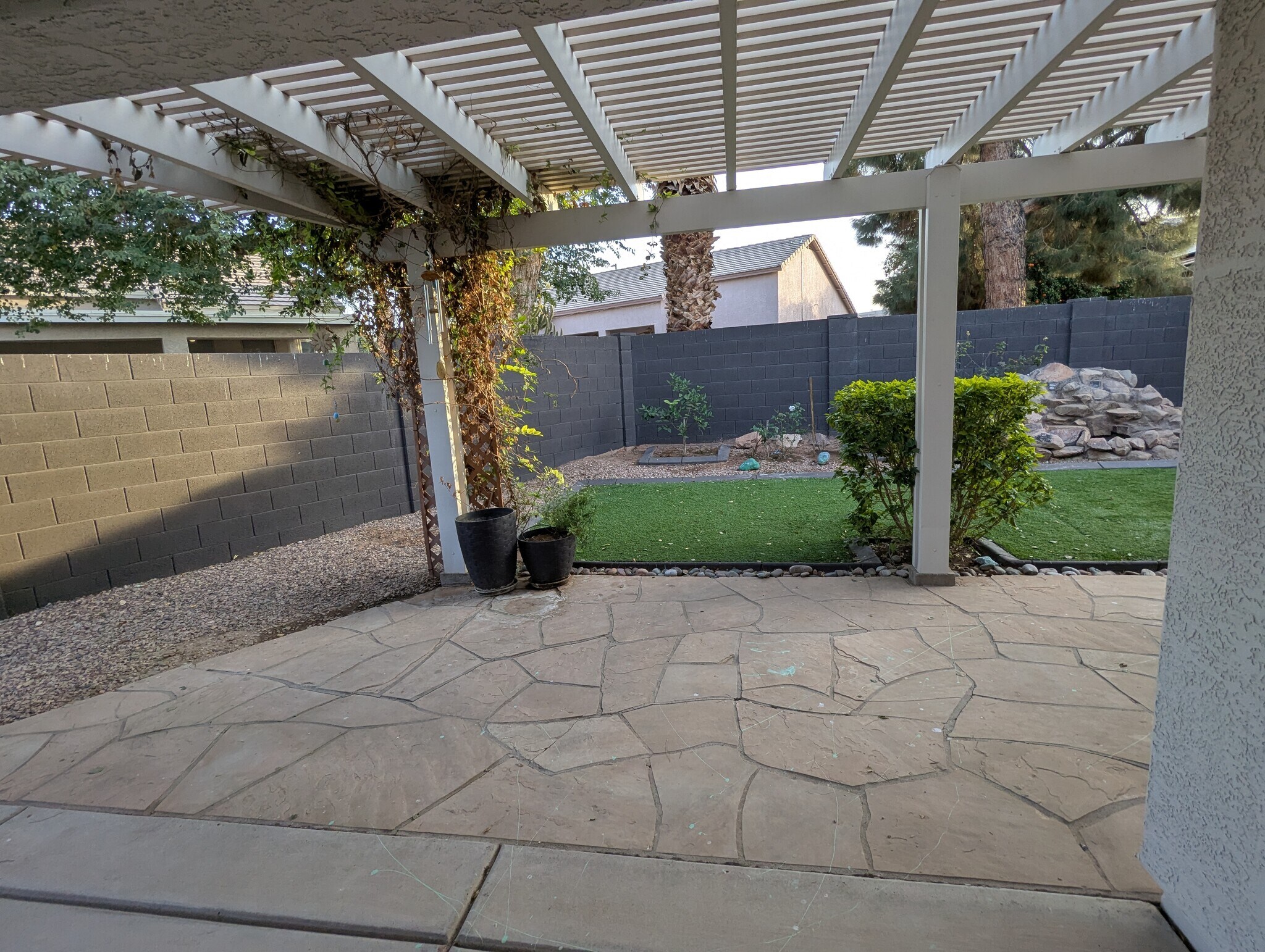 Building Photo - 267 E Smoke Tree Rd