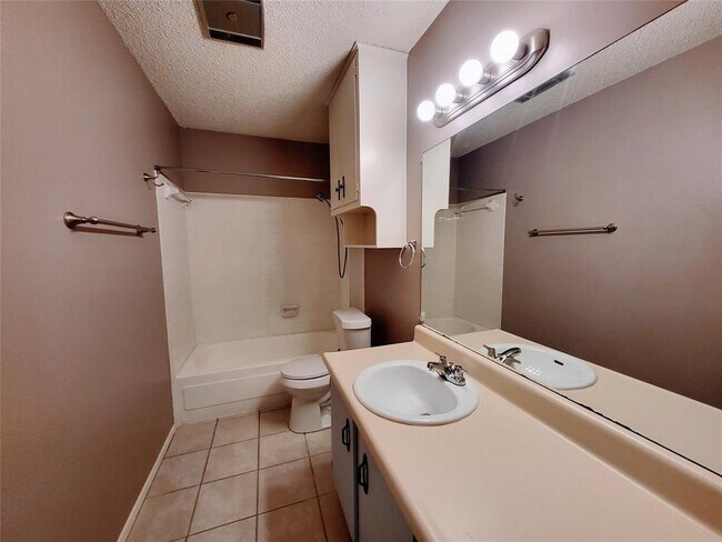 Building Photo - 3429 Willowrun Dr