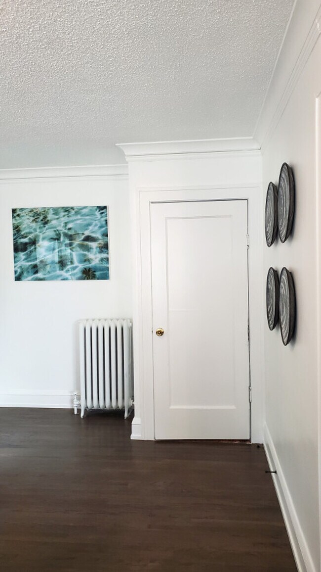 Building Photo - 1916 N Oliver Ave