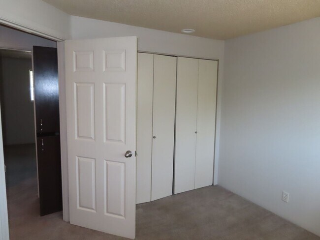 Building Photo - 219S40th - FH