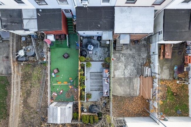 Building Photo - 135 Van Horne St