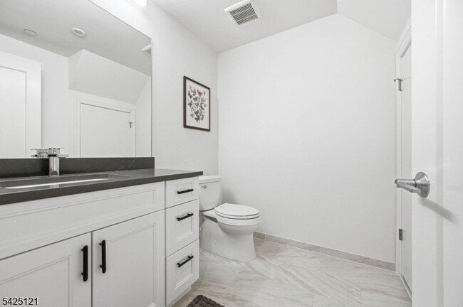 Building Photo - 14 Ward St