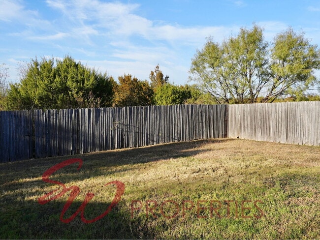 Building Photo - Charming 3 bed, 2 bath rental home with office!