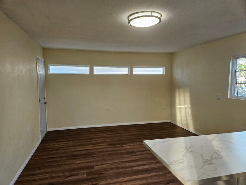 Building Photo - 837 Via Juanita