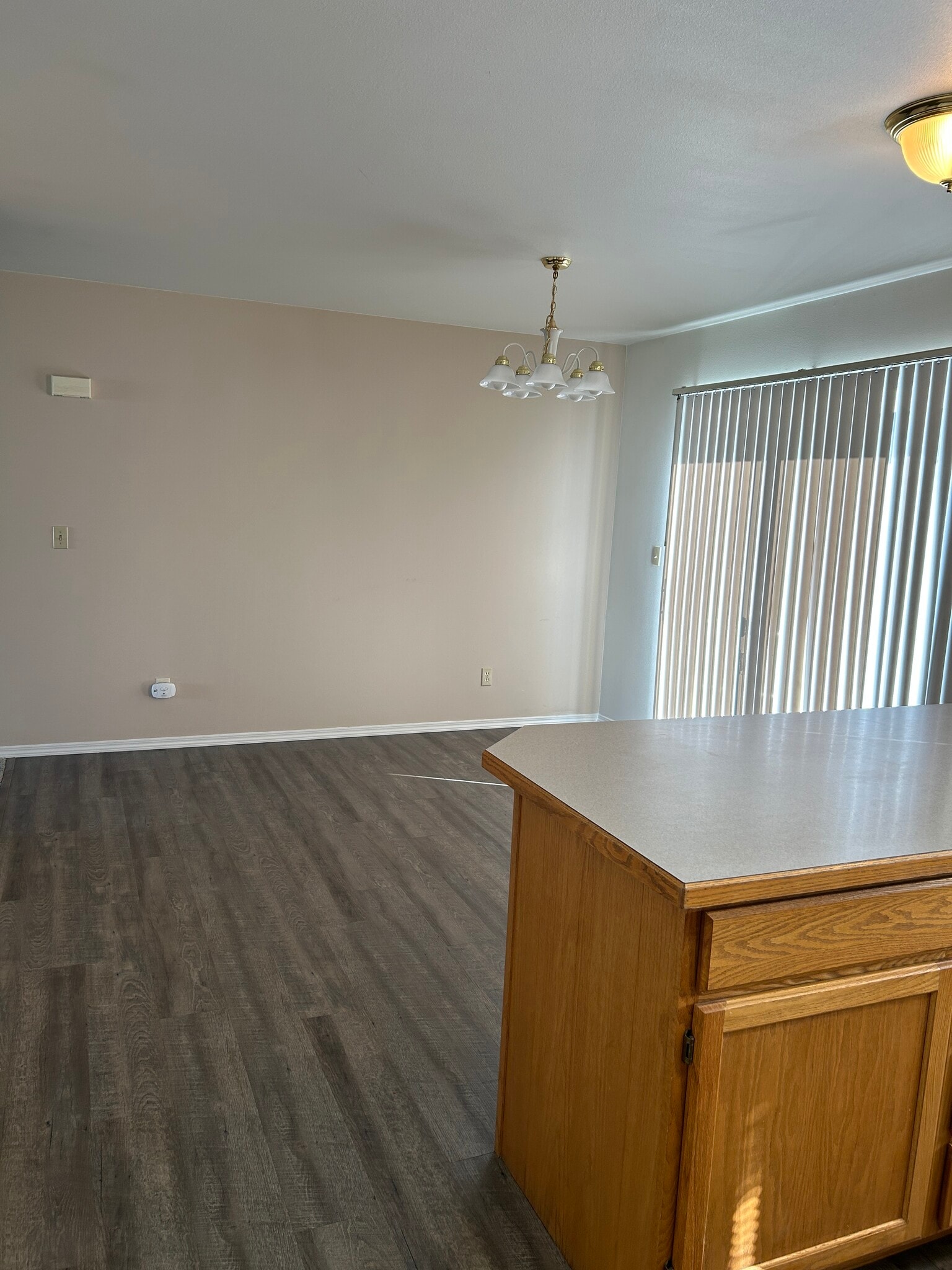 Building Photo - 405 Valleyview Ave