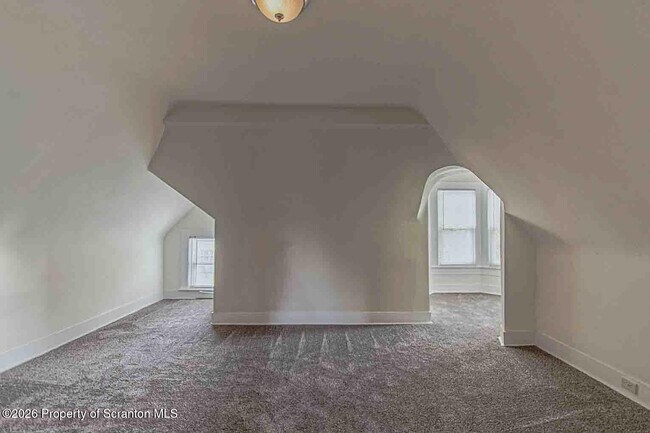 Building Photo - 815 Monroe Ave