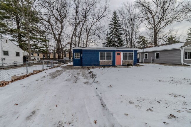 Building Photo - Price Drop!! Cute & Cozy 2-Bedroom Home Ne...