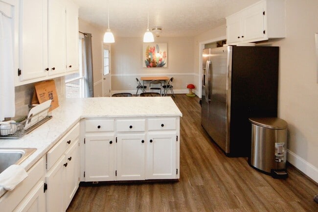 Building Photo - 1424 Shadowbrook Dr