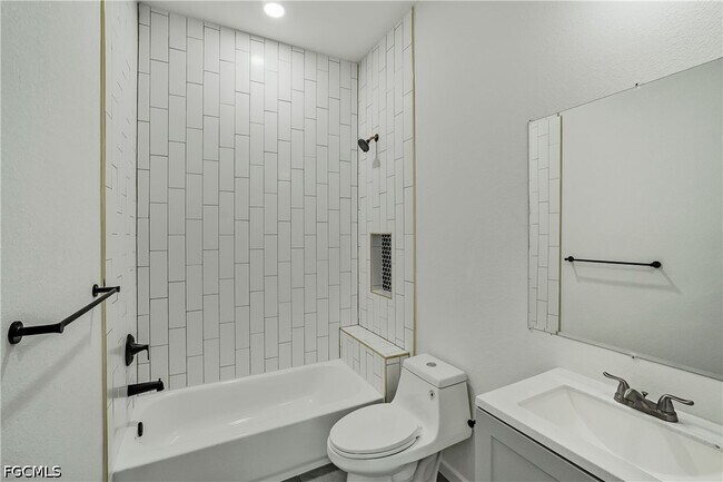 Building Photo - 603 Hawthorne Ave S