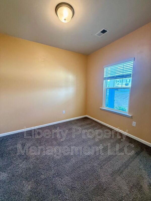 Building Photo - 145 Deodora Ln