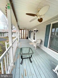 Building Photo - 588 Wakefield Dr