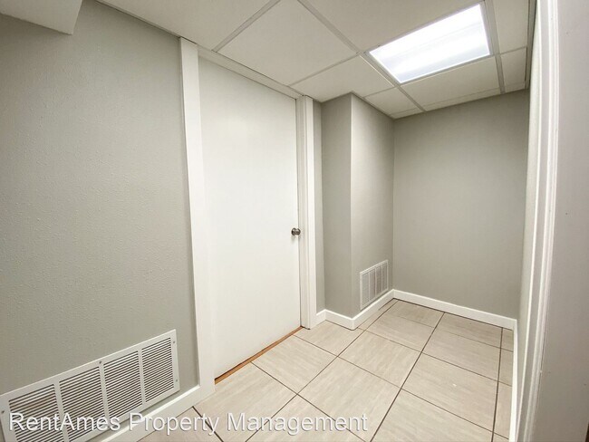 Building Photo - 525 Welch Ave