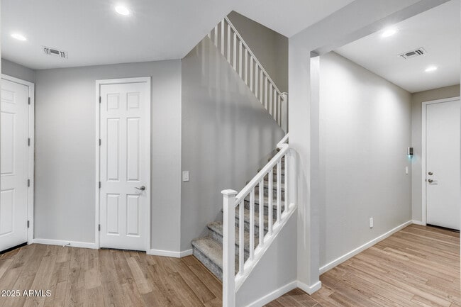 Building Photo - 17635 W Red Fox Rd