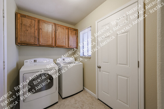 Building Photo - 8768 W Berridge Ln