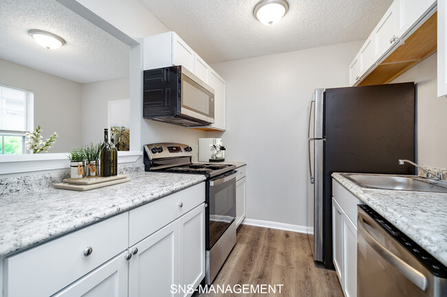 Kitchen - North Pointe Townhomes