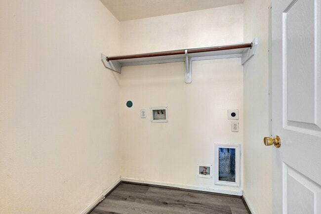Building Photo - 8027 Saffron Ln