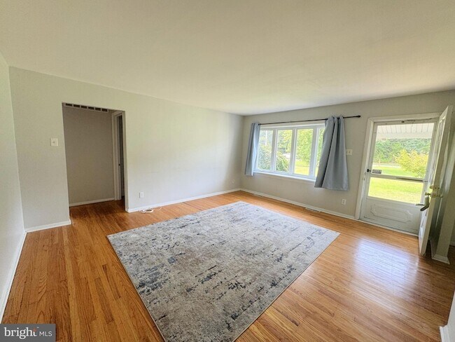 Building Photo - 310 Fish Pond Rd