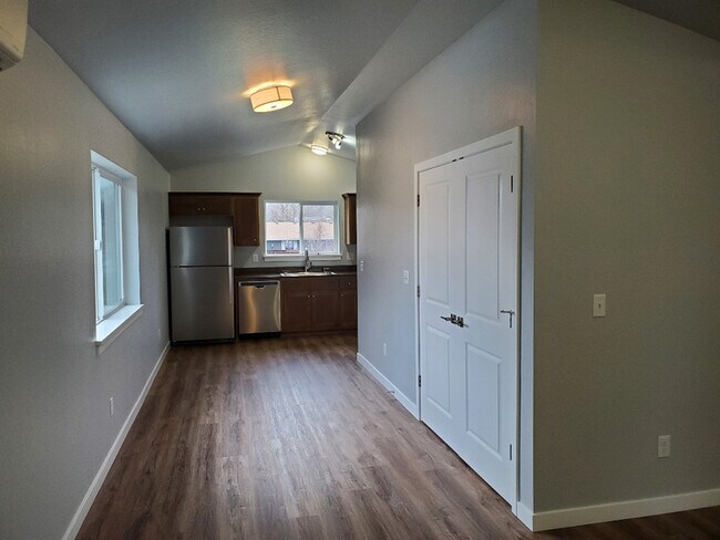 Building Photo - 220 Cheryl Ln