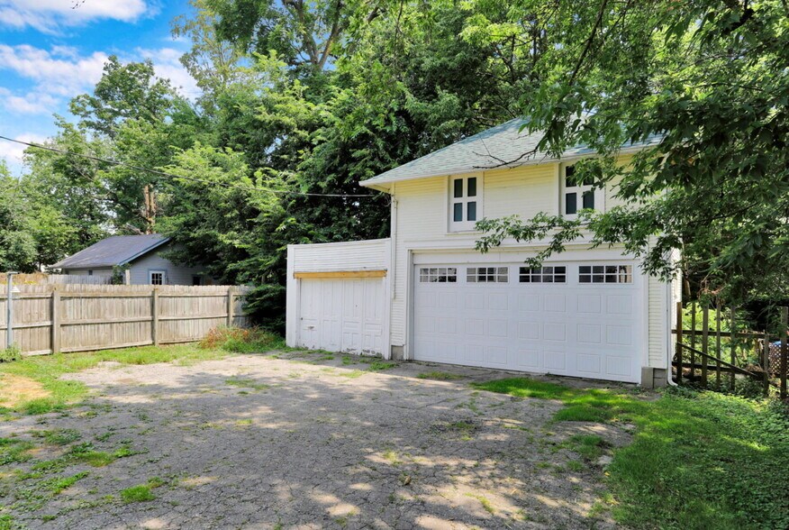 Building Photo - 716 N Walnut St