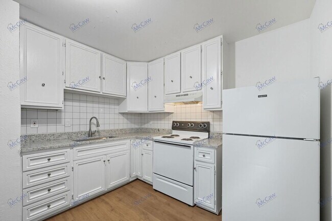 Building Photo - 616 Moore St