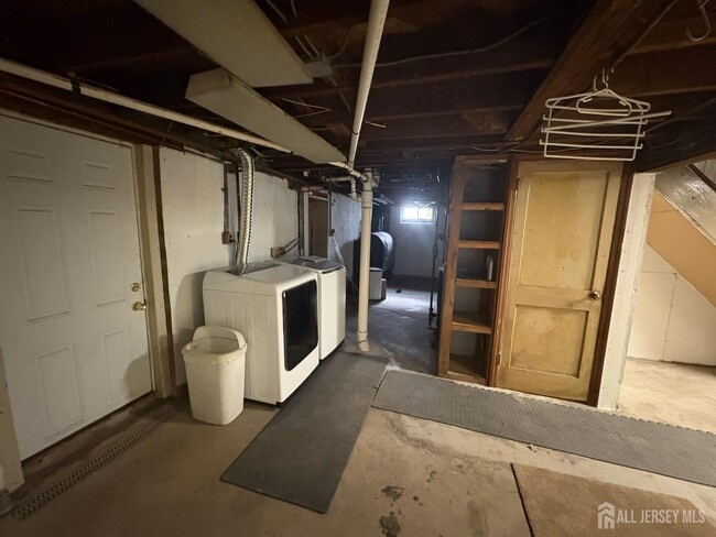 Building Photo - 33 Hermann St