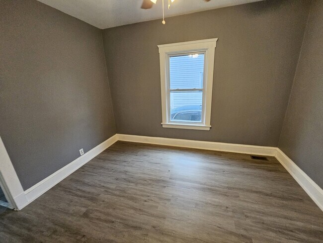 Building Photo - 3433 W 41st St