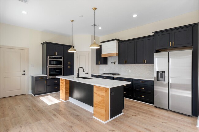 Building Photo - 1113 Danube St