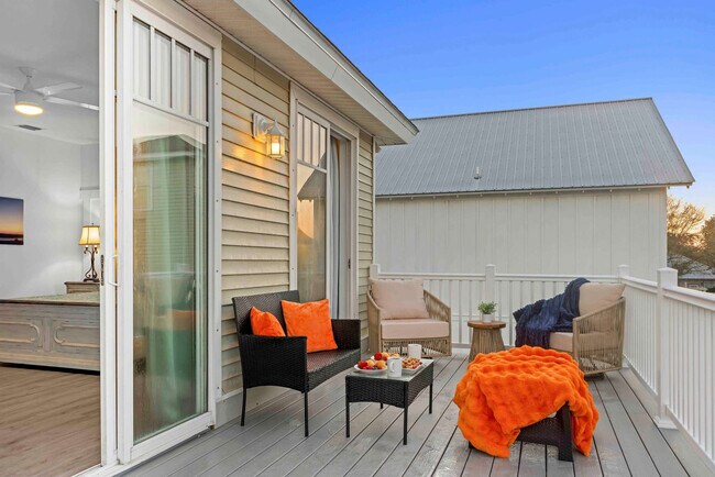 Building Photo - 4456 Luke Ave