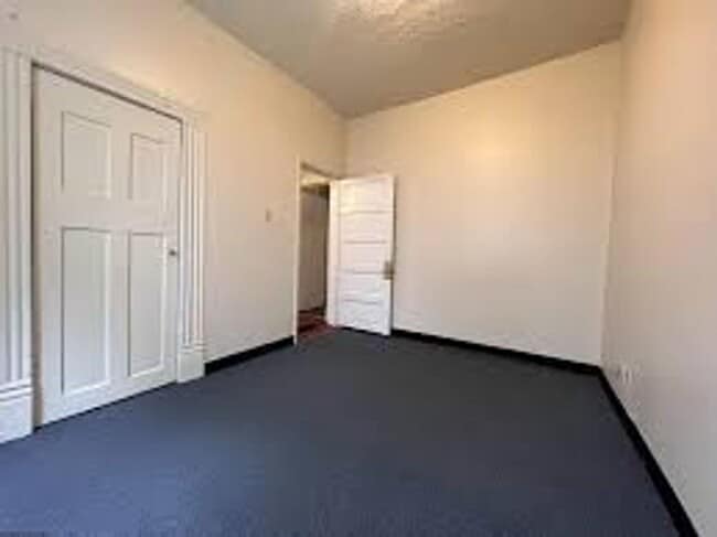 Building Photo - 409 Forest Ave