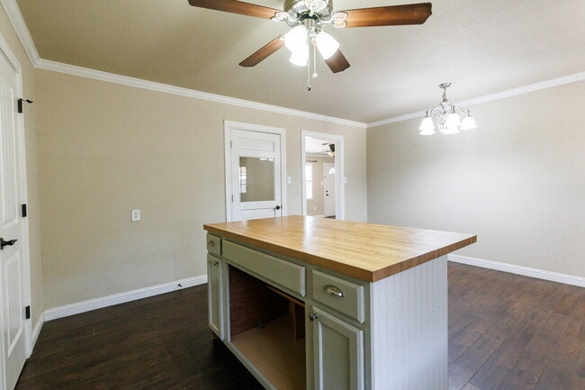 Building Photo - 2505 52nd St