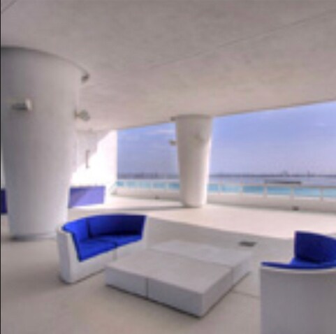 Building Photo - 1800 N Bayshore Dr