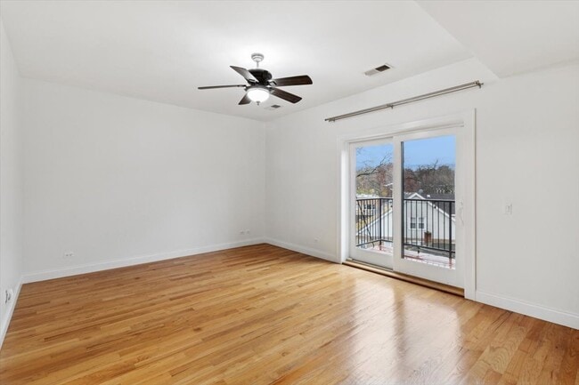 Building Photo - 6436 N Lehigh Ave