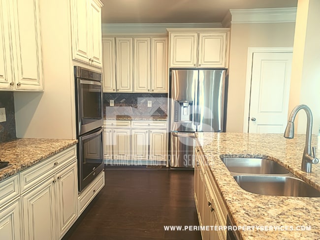 Building Photo - Dream house!! Come see it today!!