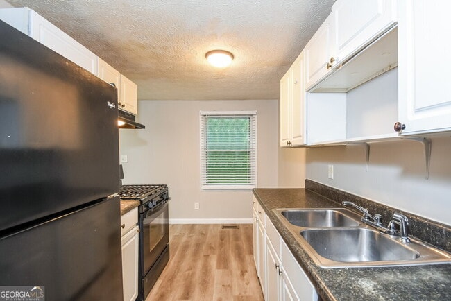 Building Photo - 3332 Chesterfield Ct