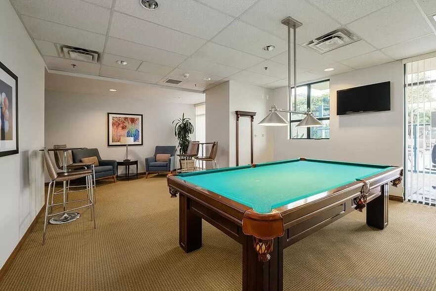 Building Photo - 555 Front St