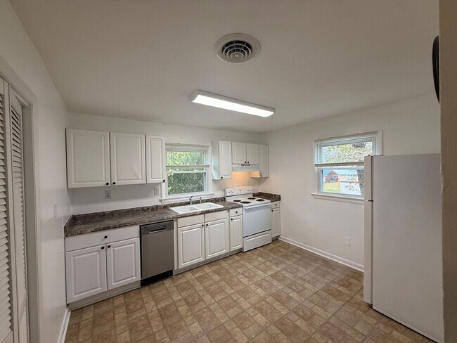 Building Photo - 3806 Simms Rd