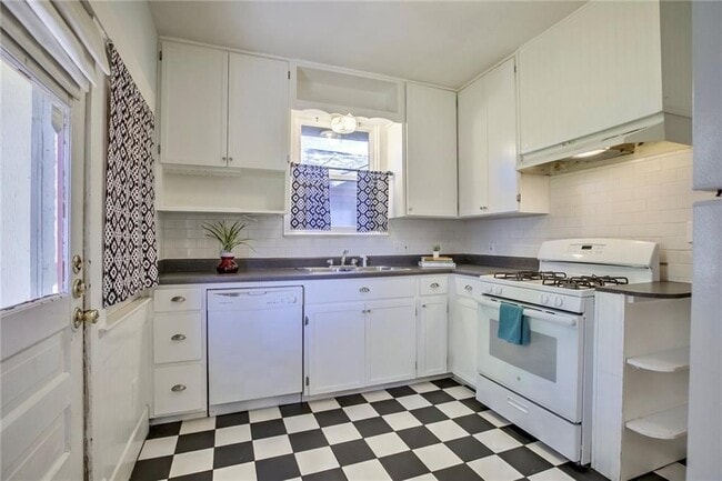 Building Photo - 1509 Canterbury St