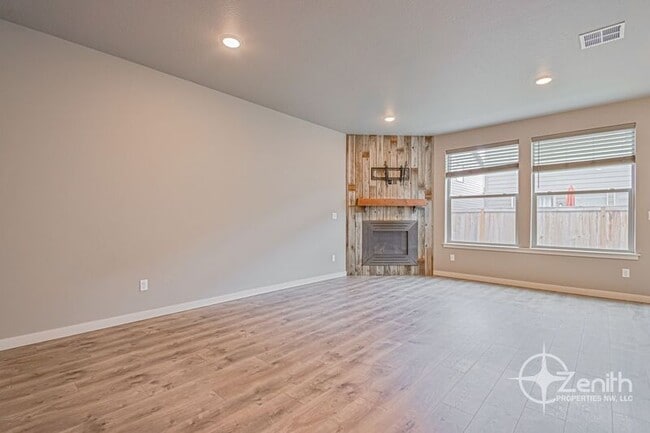 Building Photo - 12323 NE 116th Way