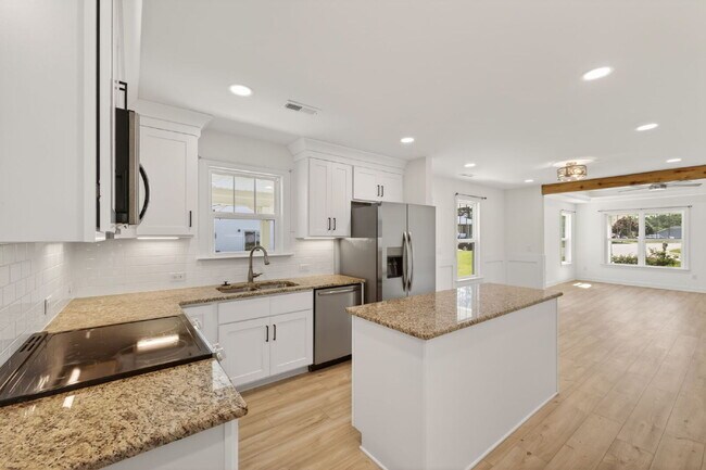 Building Photo - 221 E Moon Cir