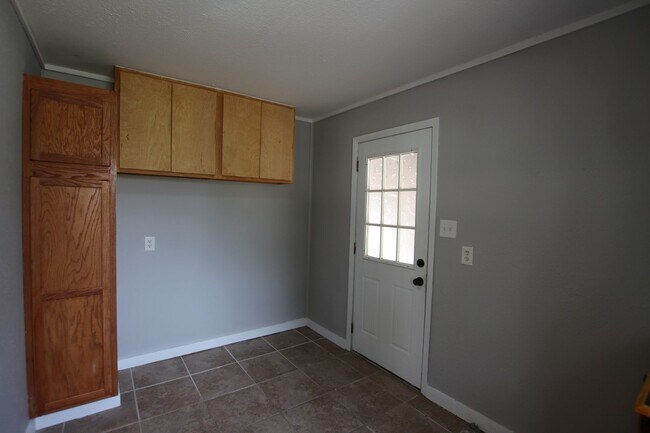 Building Photo - Coming Soon! 3 Bedroom 2 Bath in Bullard! Large Shop!