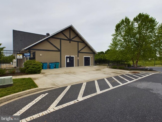 Building Photo - 6479 Jack Linton Dr S