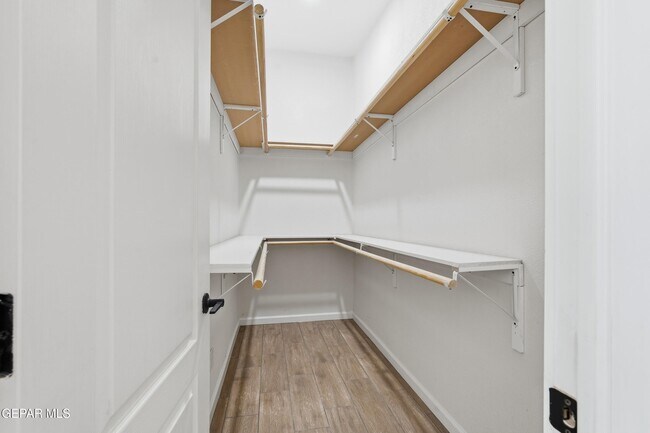 Building Photo - 536 James St
