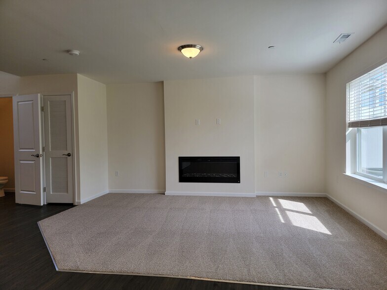 Building Photo - 62 Rollins Ln