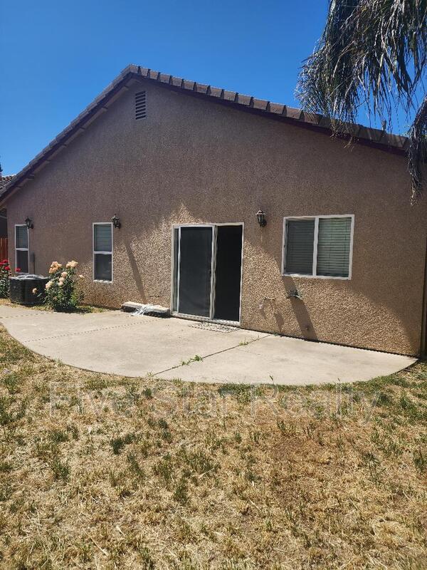 Building Photo - 1835 Woodland Dr
