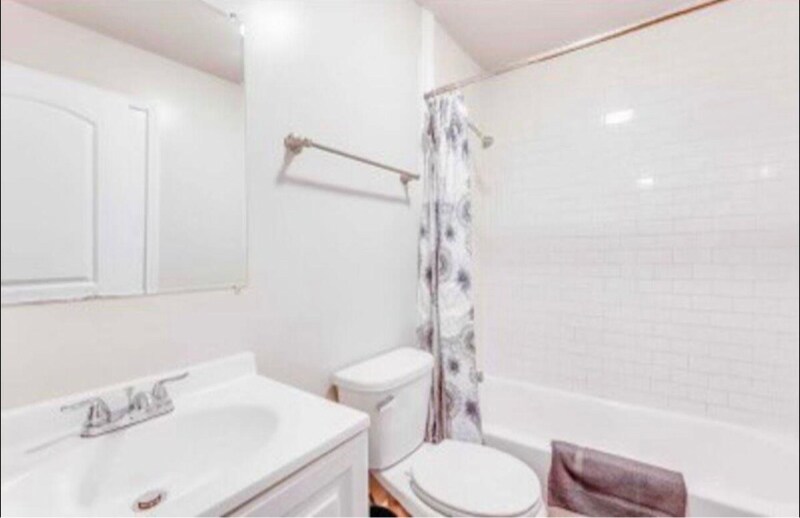 Building Photo - 790 Oak Dr