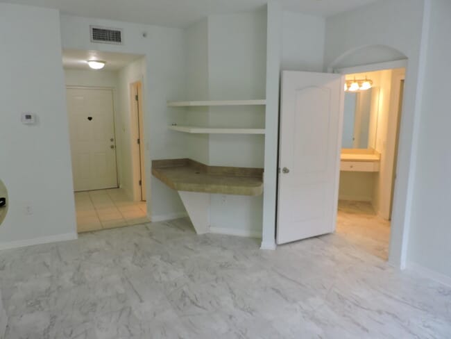 Building Photo - 11032 Legacy Dr