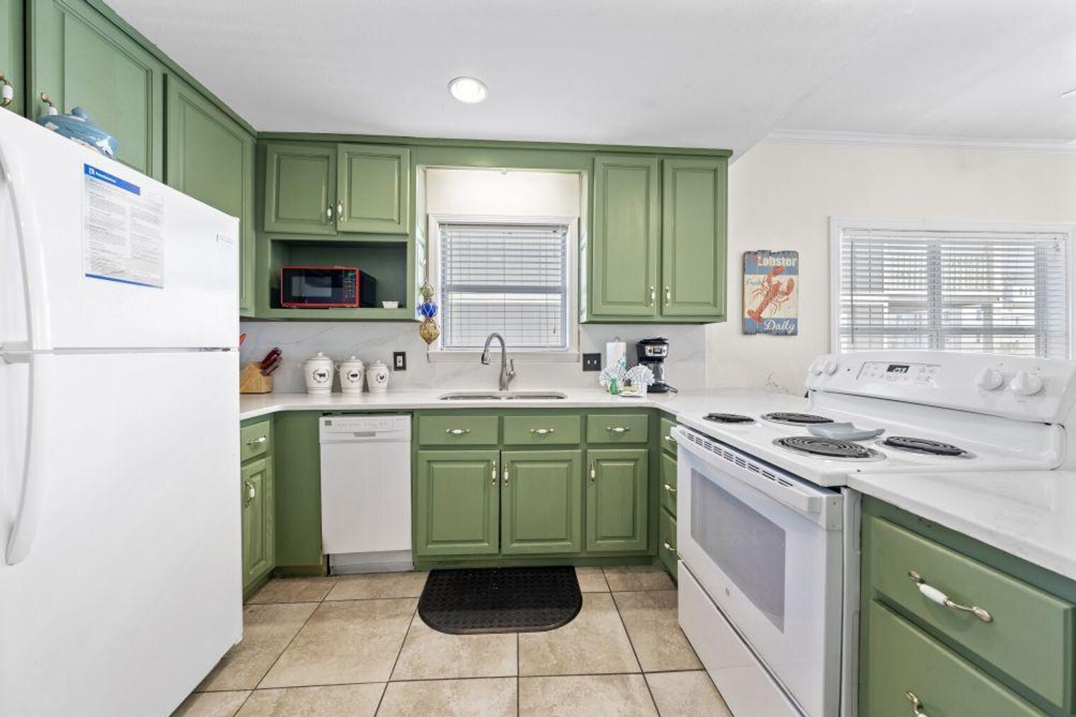 Building Photo - 1412 W Beach Blvd