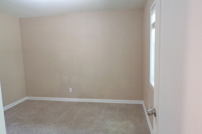 Building Photo - 1420 Dollar St